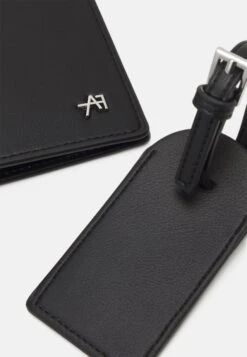Anna Field Passport Case And Luggage Tag Set - Paspoorthouder - Black -Anna Field 3a491ff00f7a495fa8abceec7b9b8f16